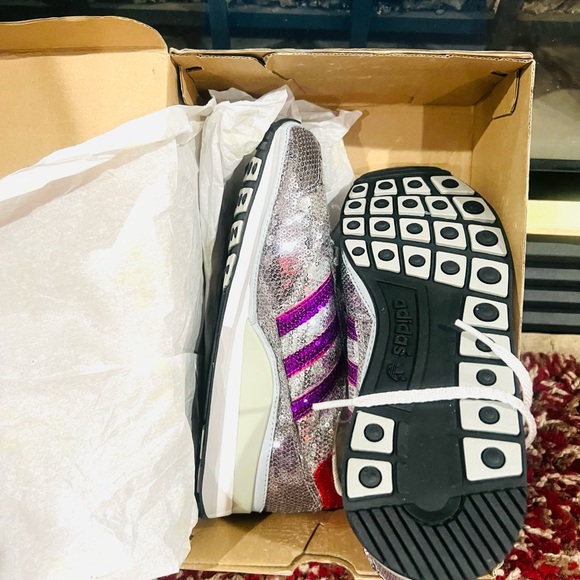 Adidas women’s glitter sneakers, silver multicolor , size 6 - Picture 5 of 8